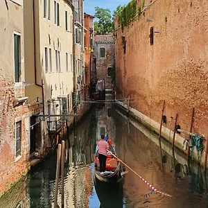 ca-venice-canal-view.hotelslidodijesolo.com/